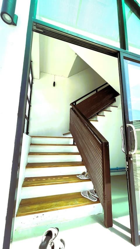 Rockstar Beach Apartments
