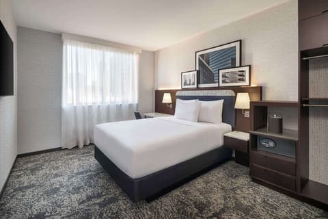 DoubleTree by Hilton Long Island City, NY, Room
