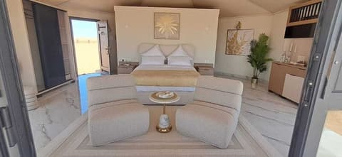 Stars Gate Camp, Room