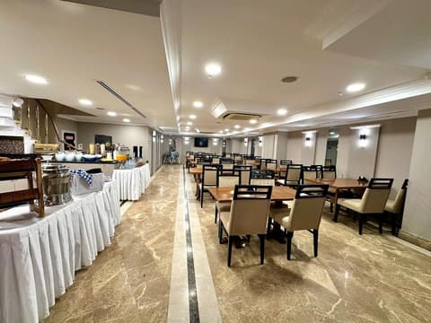 Aven Hotel, Restaurant