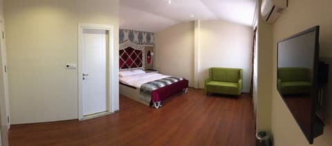 By Historyal Hotel Due