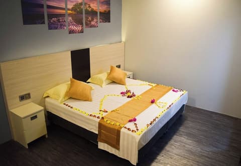 Dhiffushi Tourist Hotel