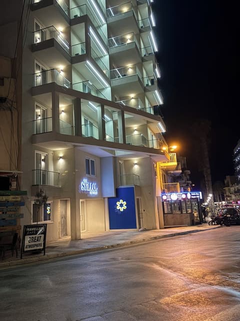 StiLLel Retreat, Front of property