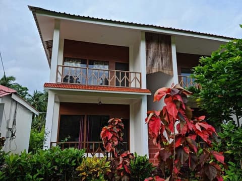 Hotel Exotica Squares Beach Resort