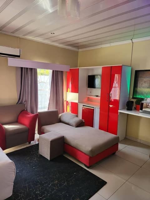 AT BLACK WOOD GUEST HOUSE