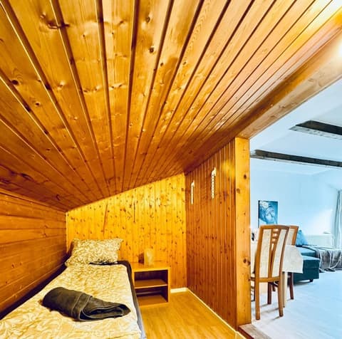 7 private Rooms in a spacious Villa