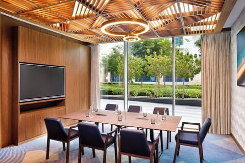 Tumbi Hotel Dubai The Palm, Tapestry Collection by Hilton