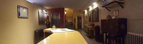 Hostal Guzman El Bueno by gaiarooms