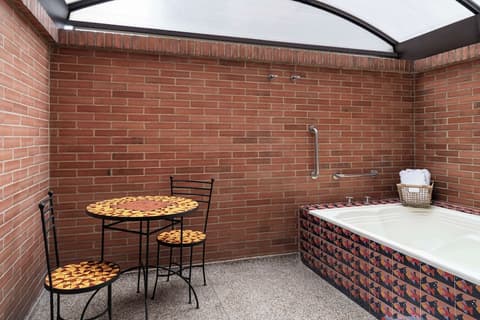 Doubletree By Hilton Bogota Calle 100,Co, Bathroom