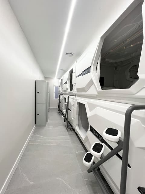 Hostel Space Capsule, Room