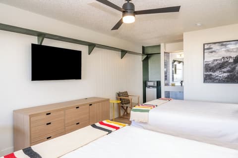 Big Bend Station, Room