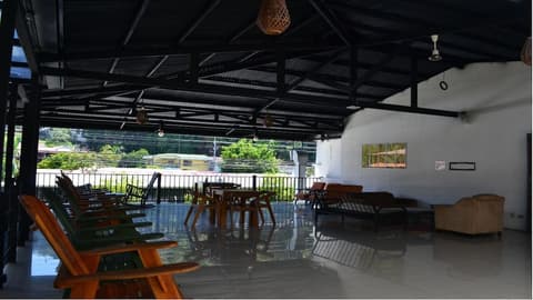 Wide Mouth Frog Hotel