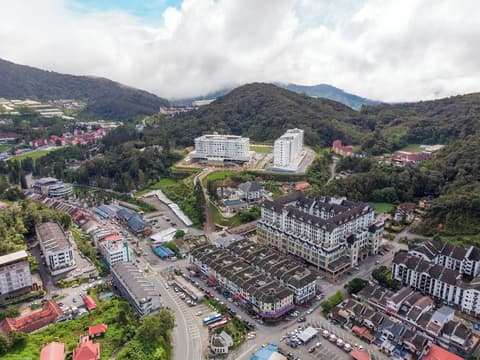 Zenith Suites Cameron, Front of property