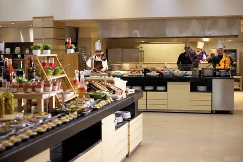 Blue Bay Beach Resort, Restaurant