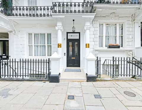 The J Hyde Park Hotel