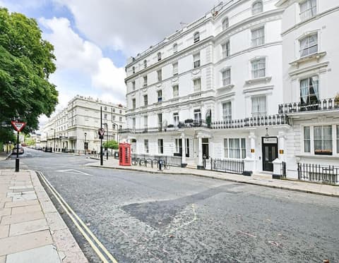 The J Hyde Park Hotel