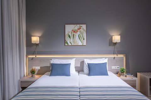 Saint George Gournes Bay, Room