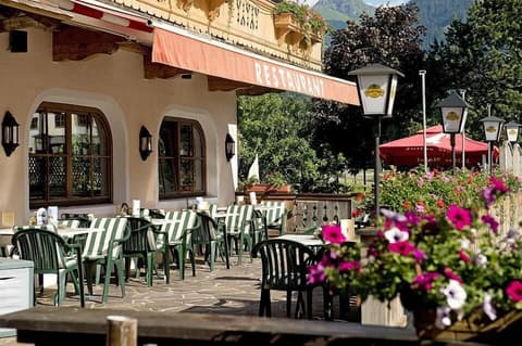 Hotel Alpenhof, Exterior