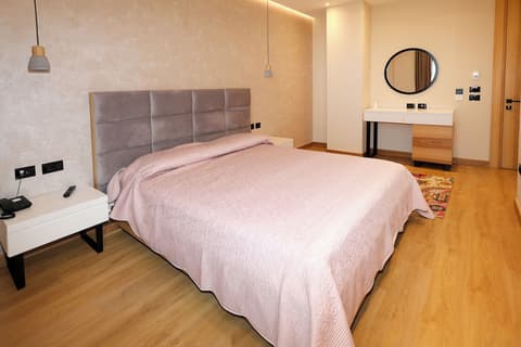 Hotel & Restaurant Grand White City