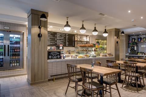 Hub By Premier Inn Edinburgh - Royal Mile, Snack bar