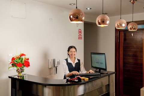 HOTEL MELTHON CLASS, Recepción