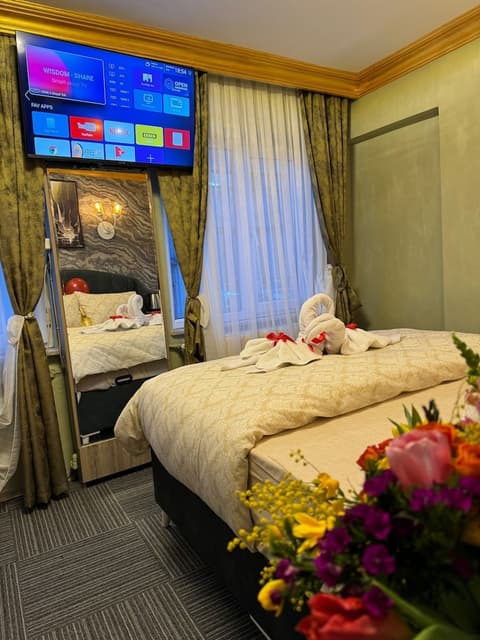 GUR ROYAL HOTEL, Room