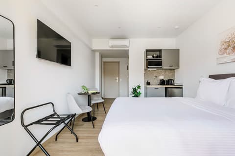 B48 Athens Dafni, Room