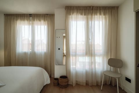 Via Monte Apartments by Olala Homes, Room