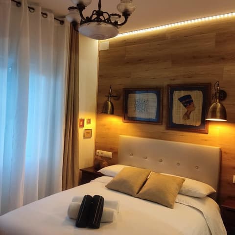 House with 9 private rooms