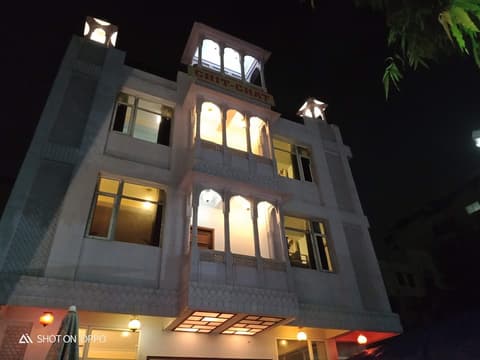 Hotel Chit Chat Palace