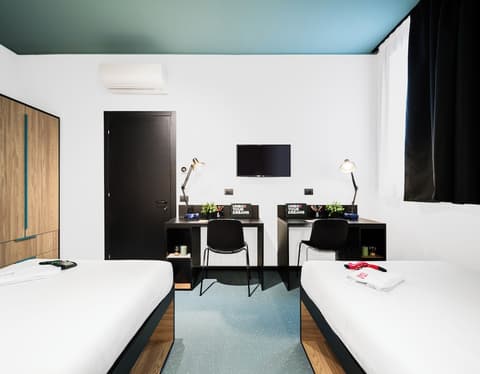 CX Modena Crocetta, Room