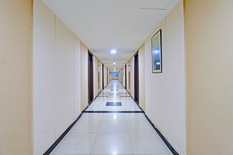 Fabhotel The Royal Plaza