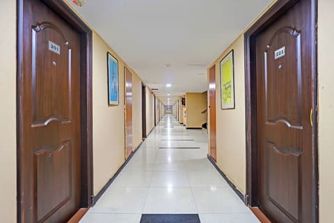 Fabhotel The Royal Plaza
