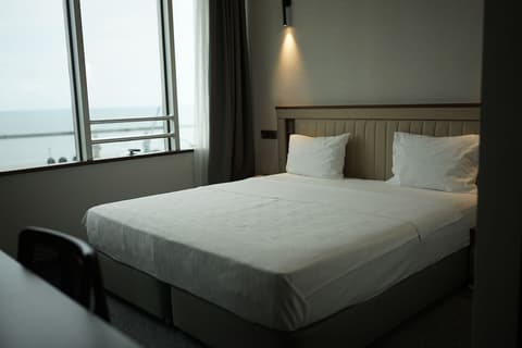 WEEN OTEL, Room