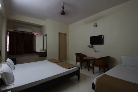 Hotel Maya Deluxe, Room