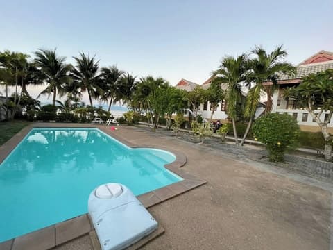 Krisada Beach Resort