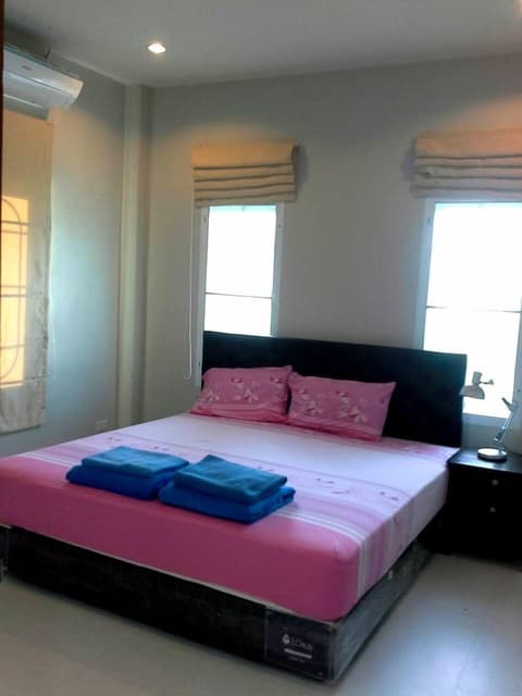 Krisada Beach Resort