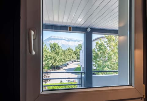 B&B HOTEL Grenoble Université 1