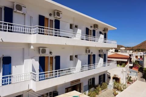 Hotel Rodon, Front of property