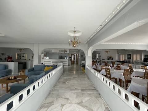 Albatros Hotel, Dining