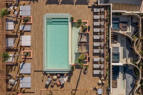The Syntopia Hotel, Rooftop pool
