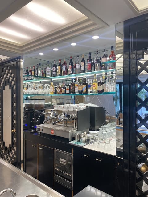 Hotel President, Bar (on property)