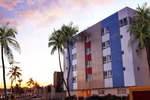 Rede Andrade Express, Front of property