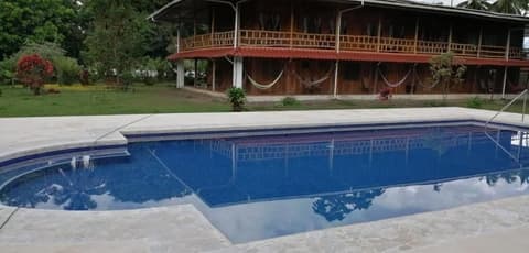 Miss Junies Lodge, Pool