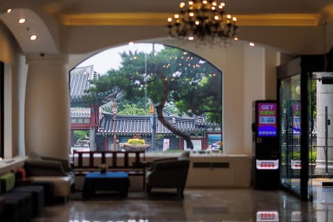 Jeju Robero Hotel, Interior entrance