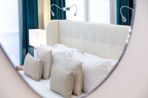 Hotel Camille Paris Gare de Lyon, Tapestry Collection by Hilton