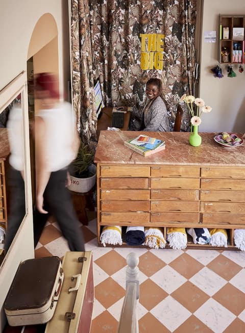 THE BIG Luxury Backpackers, Reception