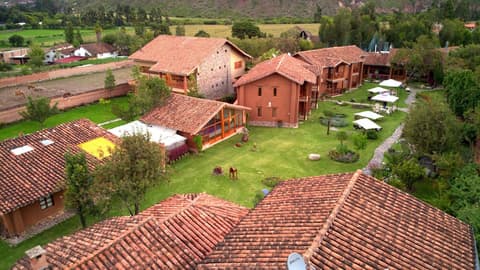 Lizzy Wasi Urubamba, Exterior