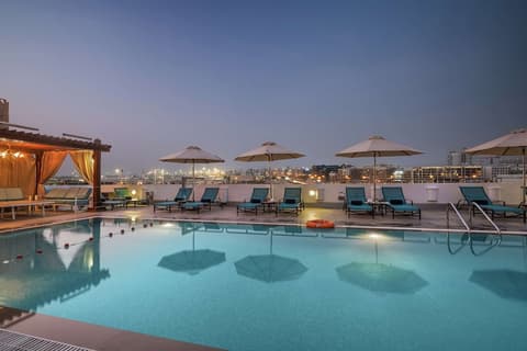 Hilton Garden Inn Dubai Jumeirah, Pool