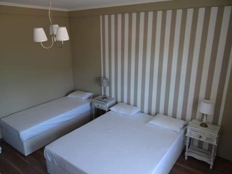 Wallis Guest House VI